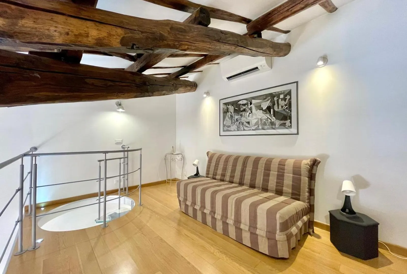 Vittoria'S Home Rom